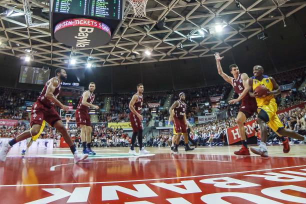 临严峻考验 临严峻考验